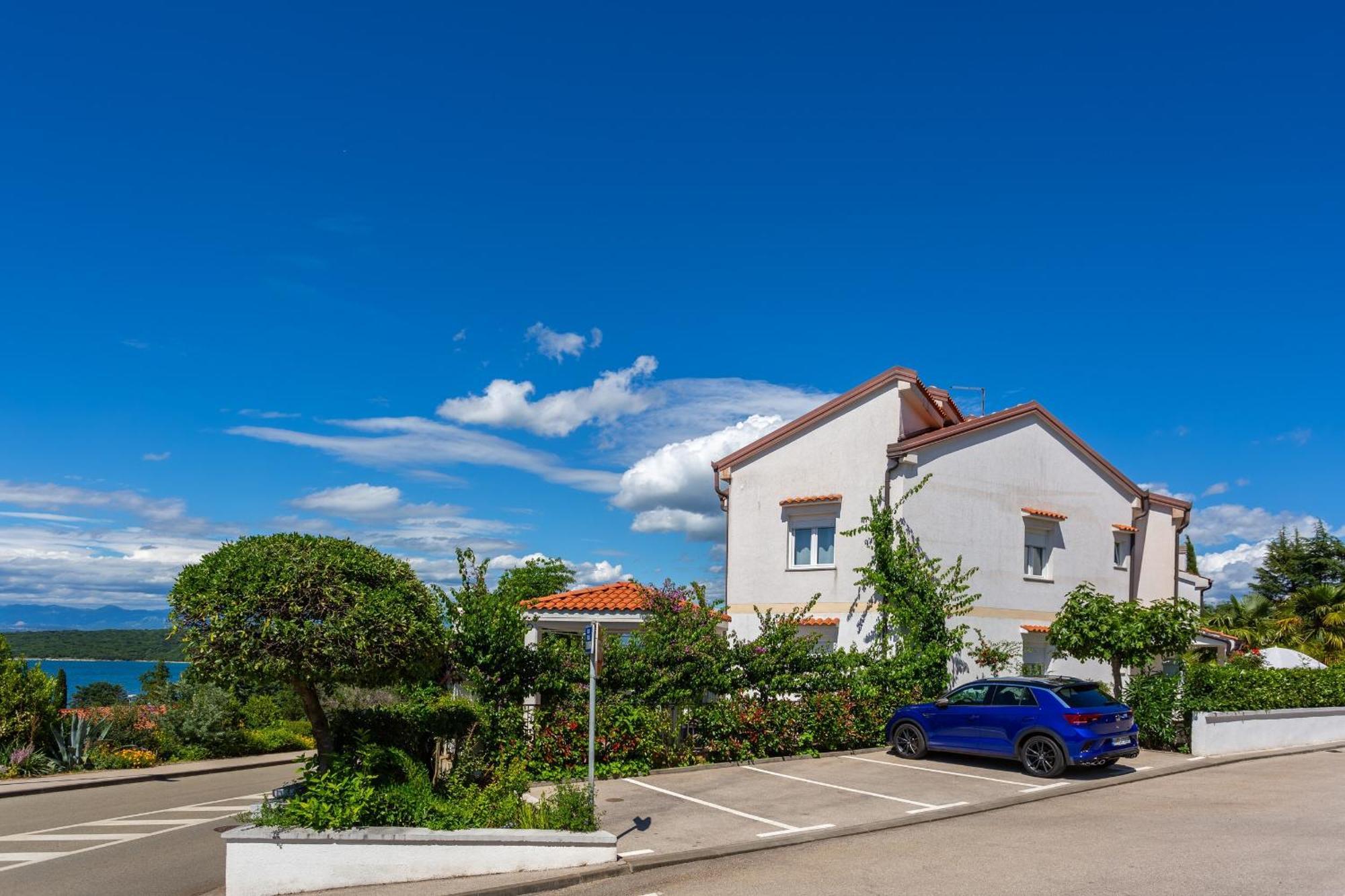 Apartments By The Sea Njivice, Krk - 5296 Buitenkant foto