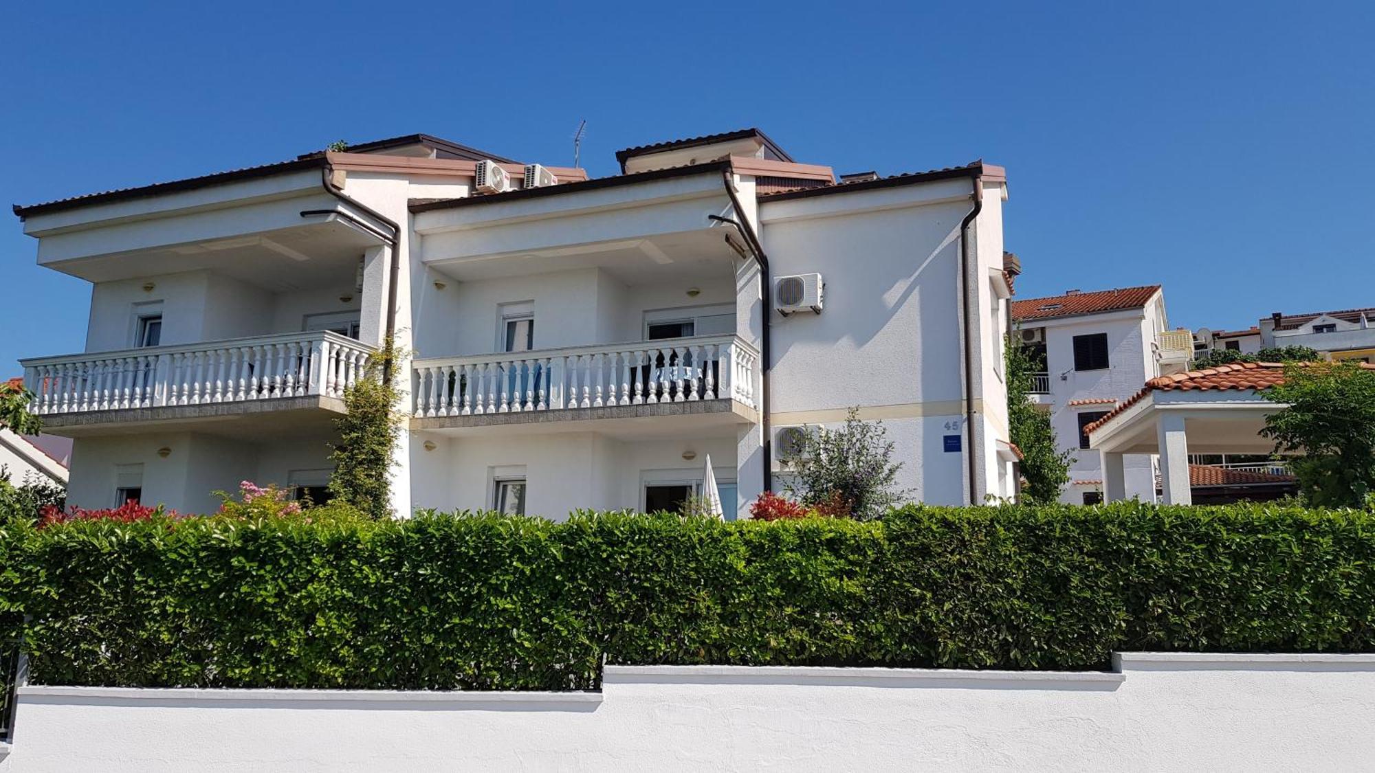 Apartments By The Sea Njivice, Krk - 5296 Buitenkant foto