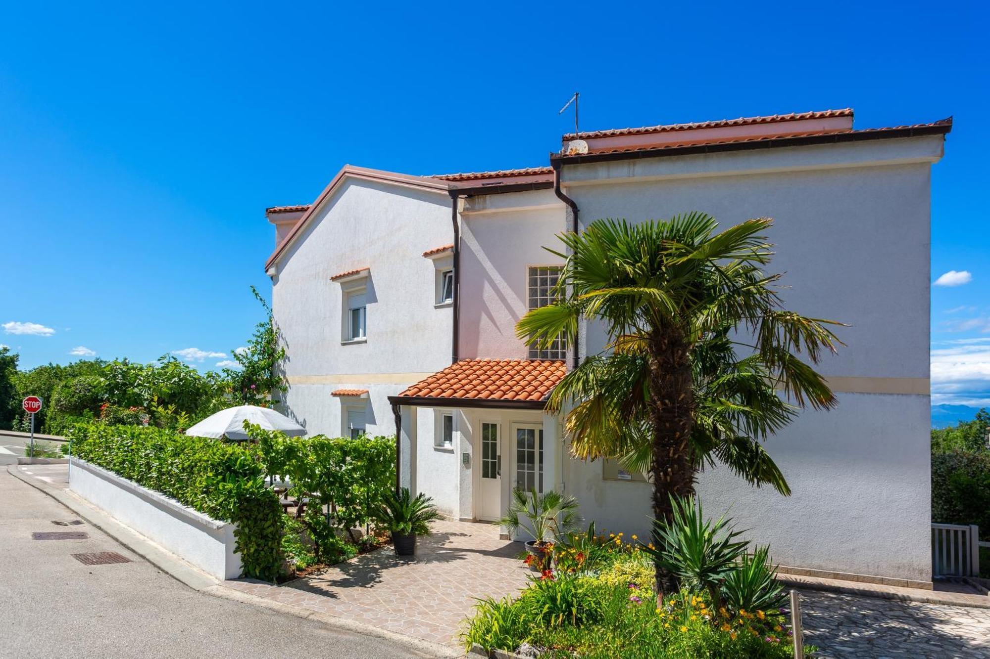 Apartments By The Sea Njivice, Krk - 5296 Buitenkant foto
